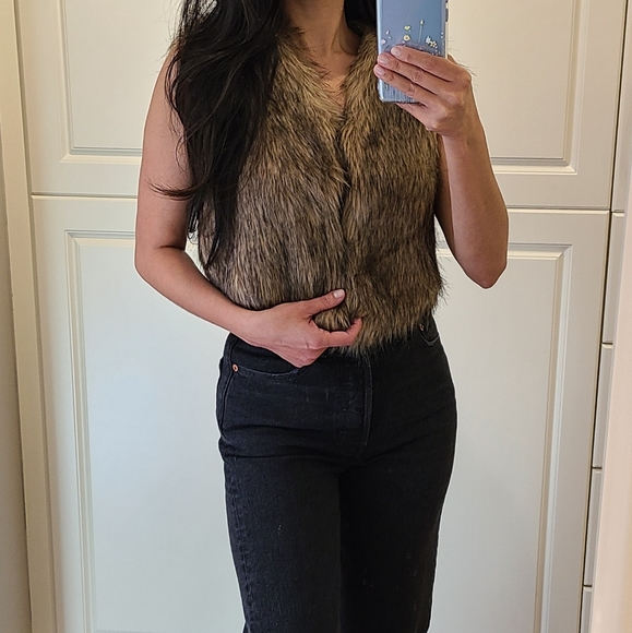 Faux-fur Vest - Picture 4 of 5